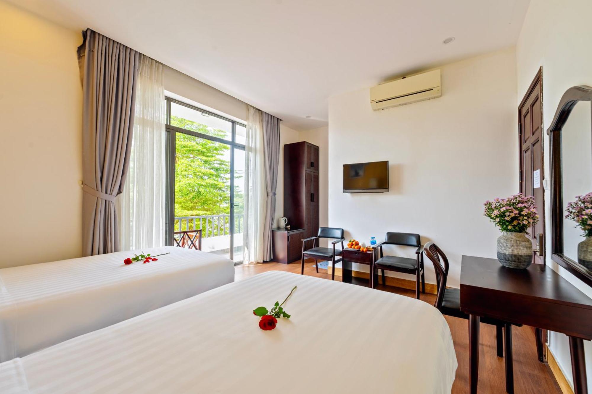 Serene Riverside Hotel Хойан Экстерьер фото