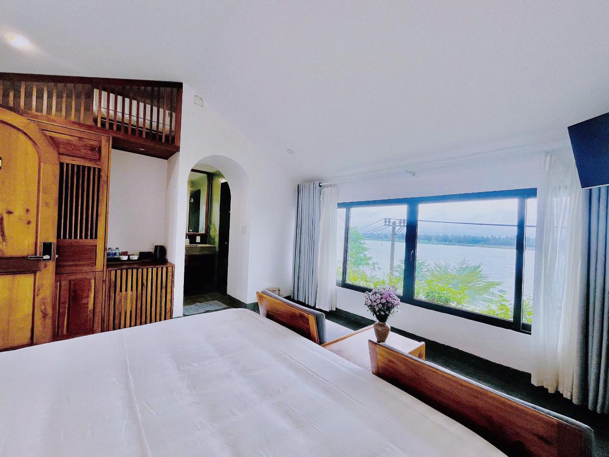 Serene Riverside Hotel Хойан Экстерьер фото